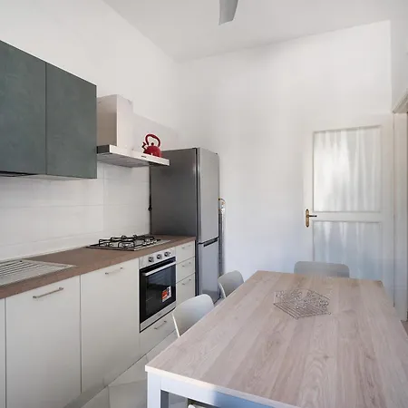 Nistela House